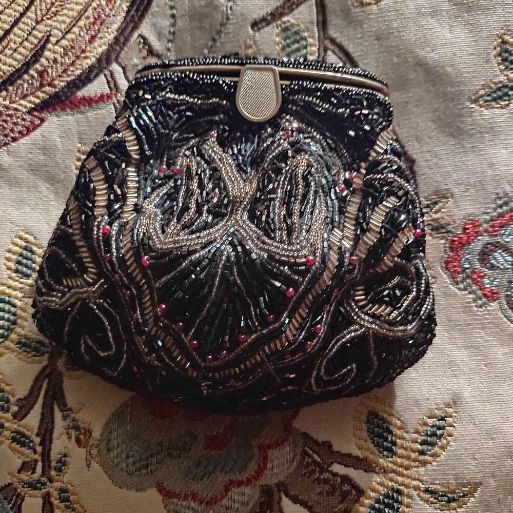 La Regale Black and Silver Beaded Clutch